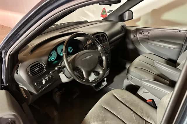 Chrysler Voyager (2008) thumbnail 5