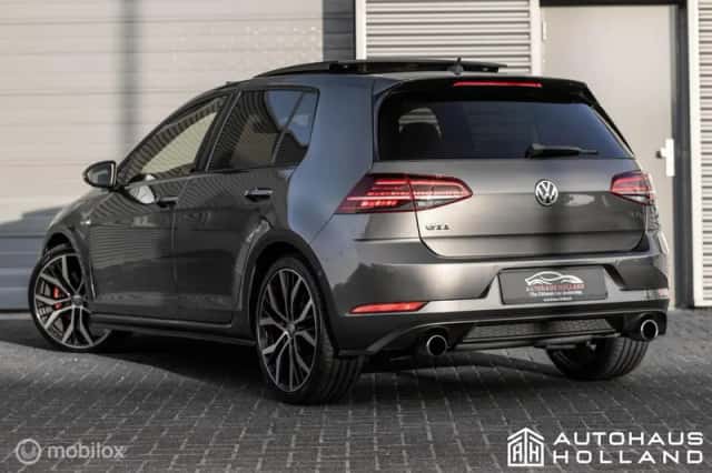 Volkswagen Golf (2017) thumbnail 3