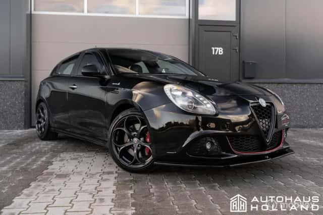 Alfa Romeo Giulietta (2012) thumbnail 1