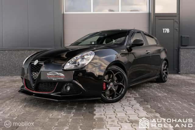 Alfa Romeo Giulietta (2012) thumbnail 2