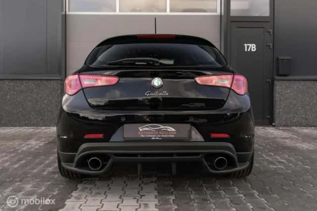 Alfa Romeo Giulietta (2012) thumbnail 4