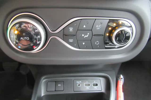 Renault Twingo (2021) thumbnail 2
