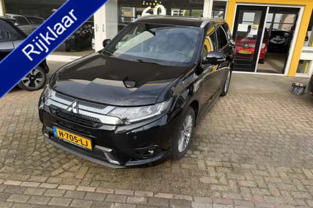 Mitsubishi Outlander (2020) thumbnail 1