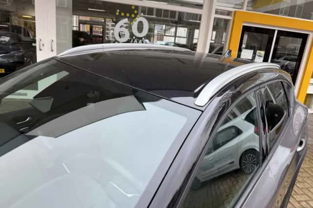 Renault Captur (2024) thumbnail 2