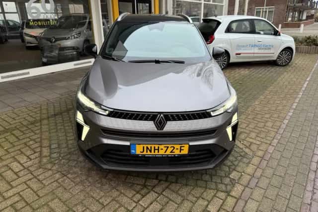 Renault Captur (2024) thumbnail 3