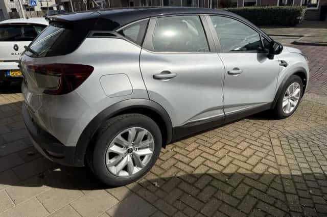 Renault Captur (2021) thumbnail 4