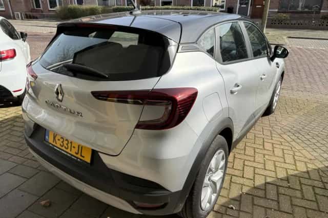 Renault Captur (2021) thumbnail 5