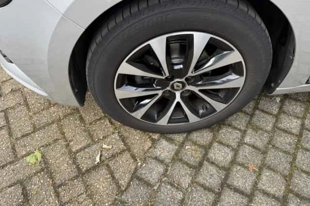 Renault Clio (2020) thumbnail 3