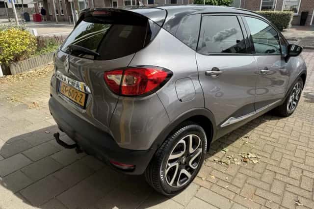 Renault Captur (2017) thumbnail 3