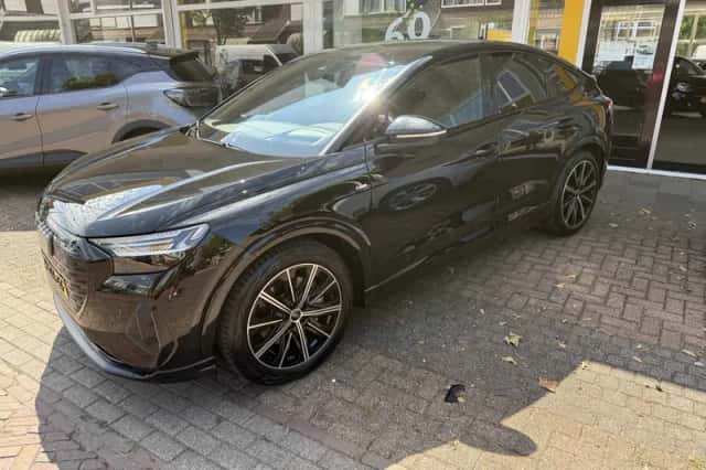 Audi Q4 e-tron (2022) thumbnail 2