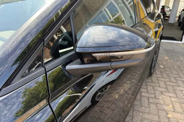 Audi Q4 e-tron (2022) thumbnail 4