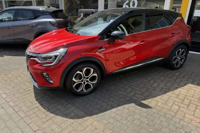 Renault Captur (2022) thumbnail 2