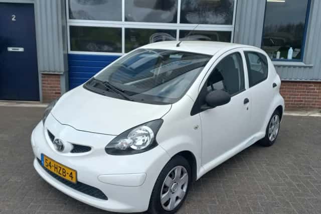 Toyota Aygo (2009) thumbnail 1