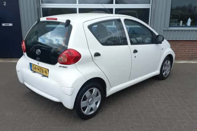 Toyota Aygo (2009) thumbnail 5