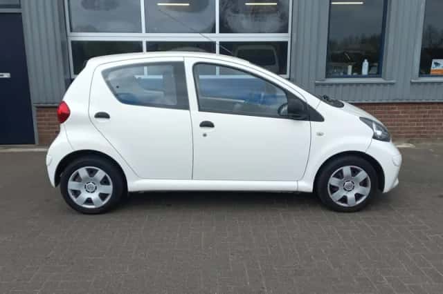 Toyota Aygo (2009) thumbnail 6