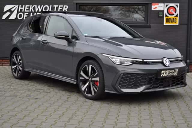 Volkswagen Golf (2024) thumbnail 3