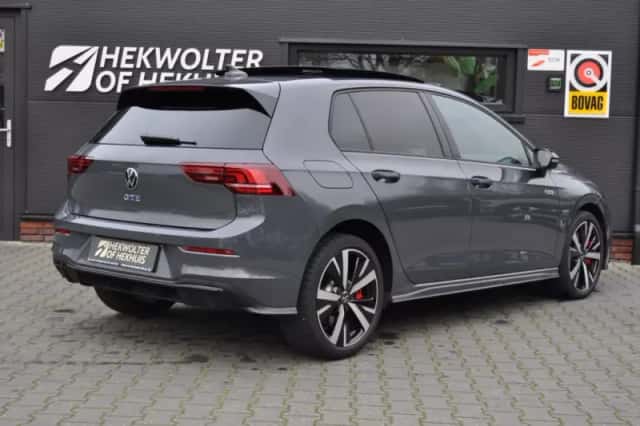 Volkswagen Golf (2024) thumbnail 4