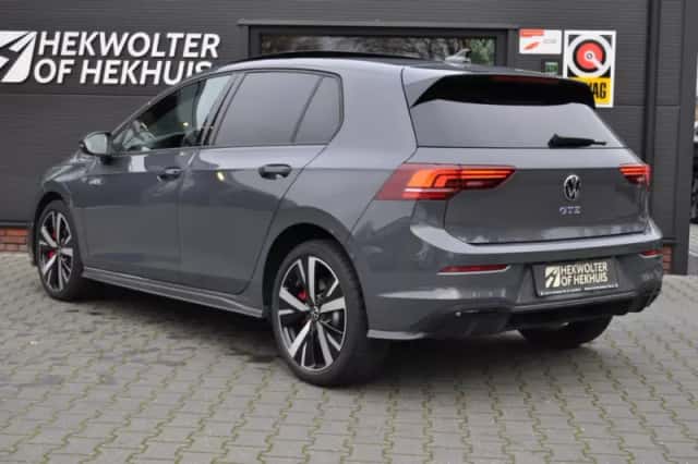 Volkswagen Golf (2024) thumbnail 5