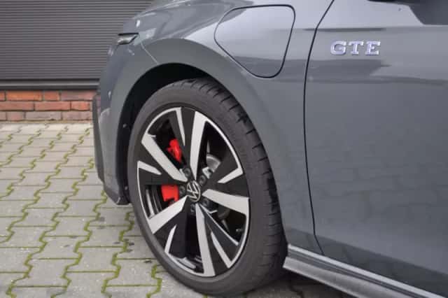 Volkswagen Golf (2024) thumbnail 6