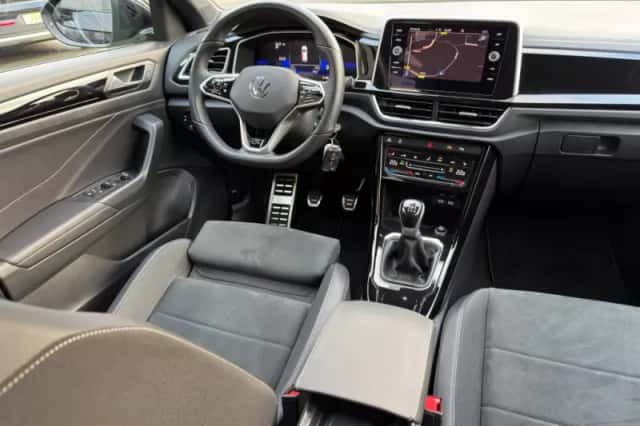 Volkswagen T-Roc (2023) thumbnail 3