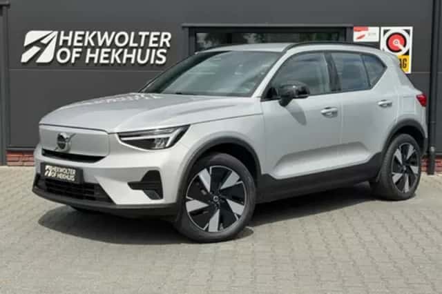 Volkswagen T-Roc (2024) thumbnail 2