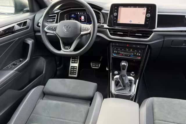 Volkswagen T-Roc (2024) thumbnail 3