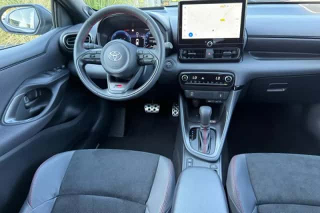 Toyota Yaris (2025) thumbnail 2
