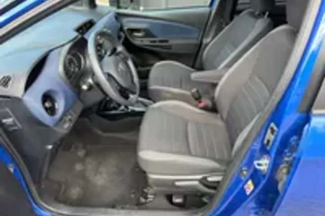 Toyota Yaris (2017) thumbnail 2