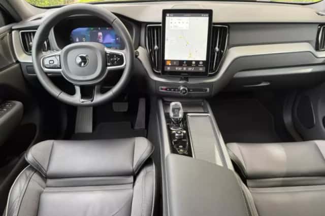 Volvo XC60 (2025) thumbnail 2