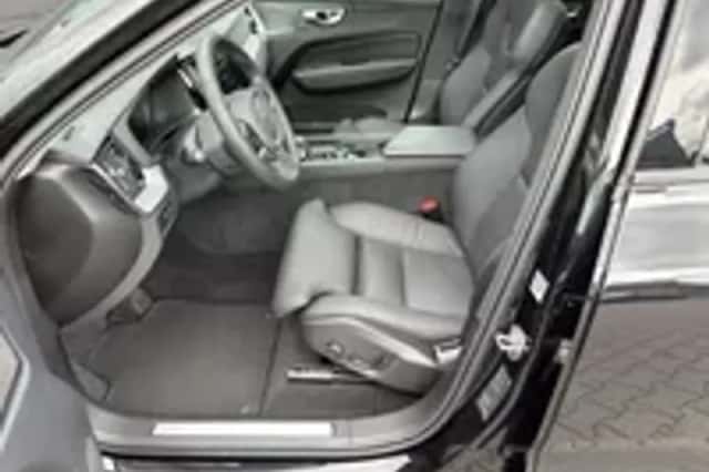 Volvo XC60 (2024) thumbnail 2