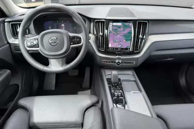 Volvo XC60 (2024) thumbnail 3