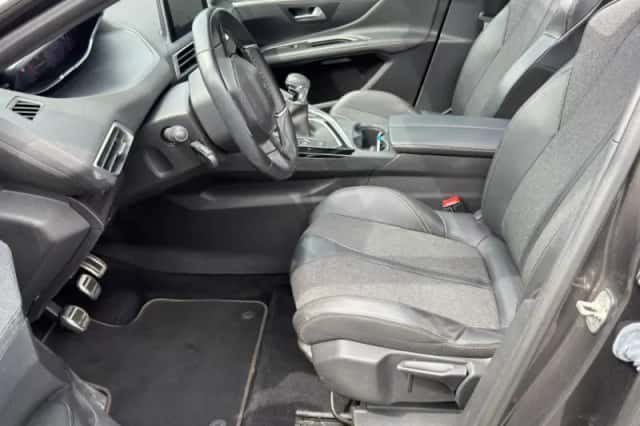 Peugeot 3008 (2019) thumbnail 5