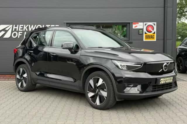 Volvo XC40 (2023) thumbnail 3