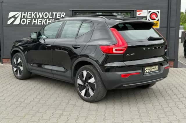 Volvo XC40 (2023) thumbnail 4