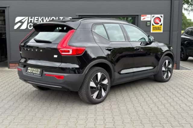 Volvo XC40 (2023) thumbnail 5