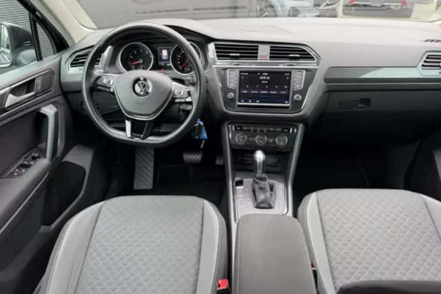 Volkswagen Tiguan (2016) thumbnail 2