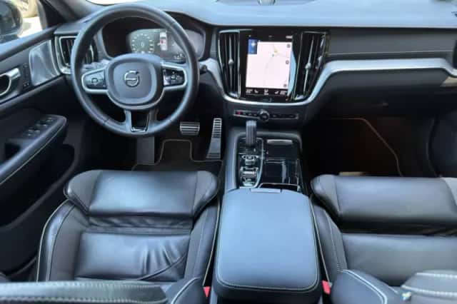 Volvo V60 (2021) thumbnail 2
