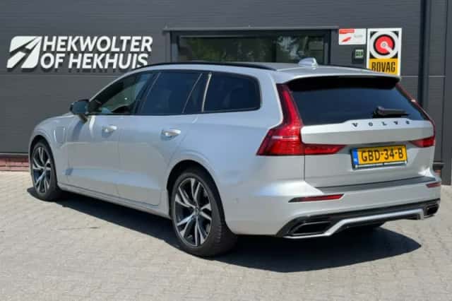Volvo V60 (2021) thumbnail 3