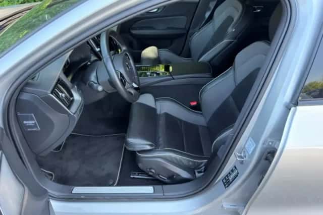 Volvo V60 (2021) thumbnail 6