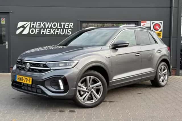 Volvo XC40 (2023) thumbnail 2