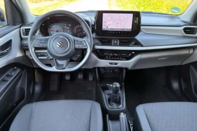 Suzuki Swift (2025) thumbnail 2