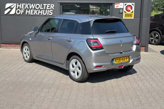 Suzuki Swift (2025) thumbnail 4