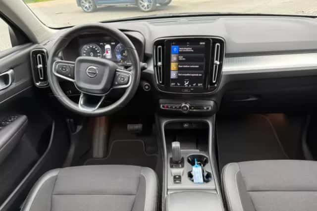 Volvo XC40 (2019) thumbnail 2