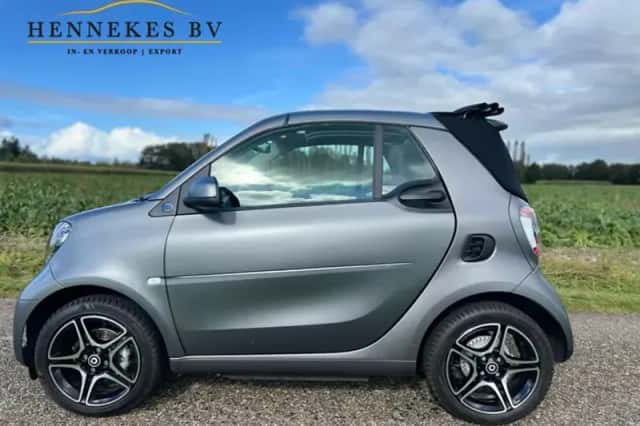 Smart Fortwo (2022) thumbnail 2