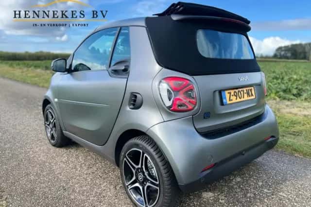 Smart Fortwo (2022) thumbnail 3