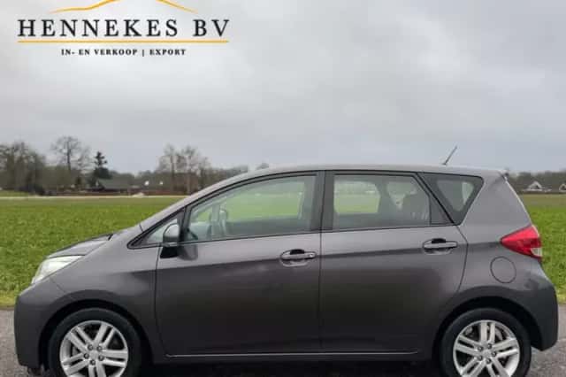 Subaru Trezia (2011) thumbnail 2