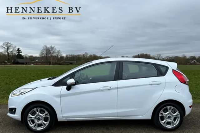 Ford Fiesta (2017) thumbnail 2