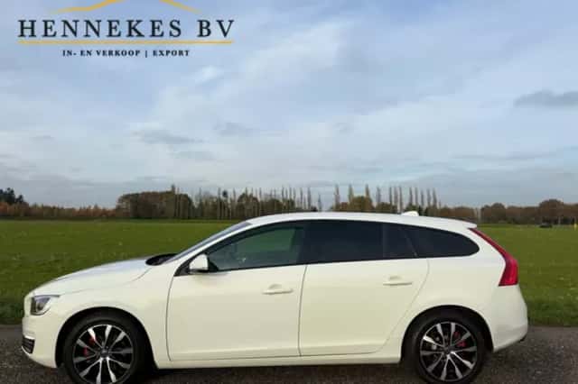 Volvo V60 (2018) thumbnail 2