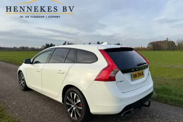 Volvo V60 (2018) thumbnail 3
