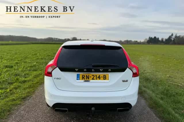 Volvo V60 (2018) thumbnail 4